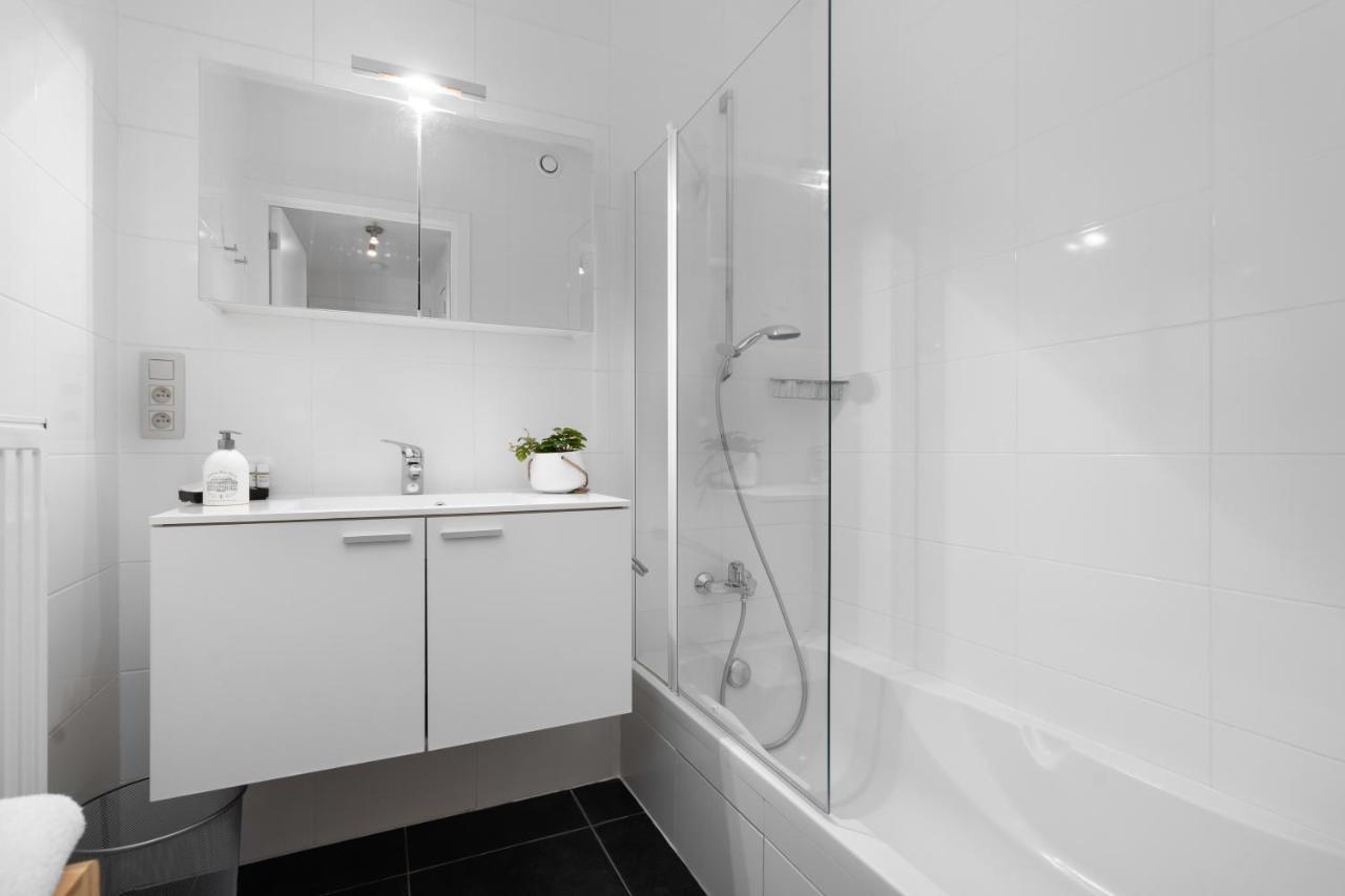 Shs Homes-Luxe Highrise, 2 Bedrooms, Kitchen, Free Parking, Stunning View, Large Tarrasse, Workspace Hasselt Dış mekan fotoğraf